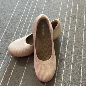 Women's Cream Ballet Flats